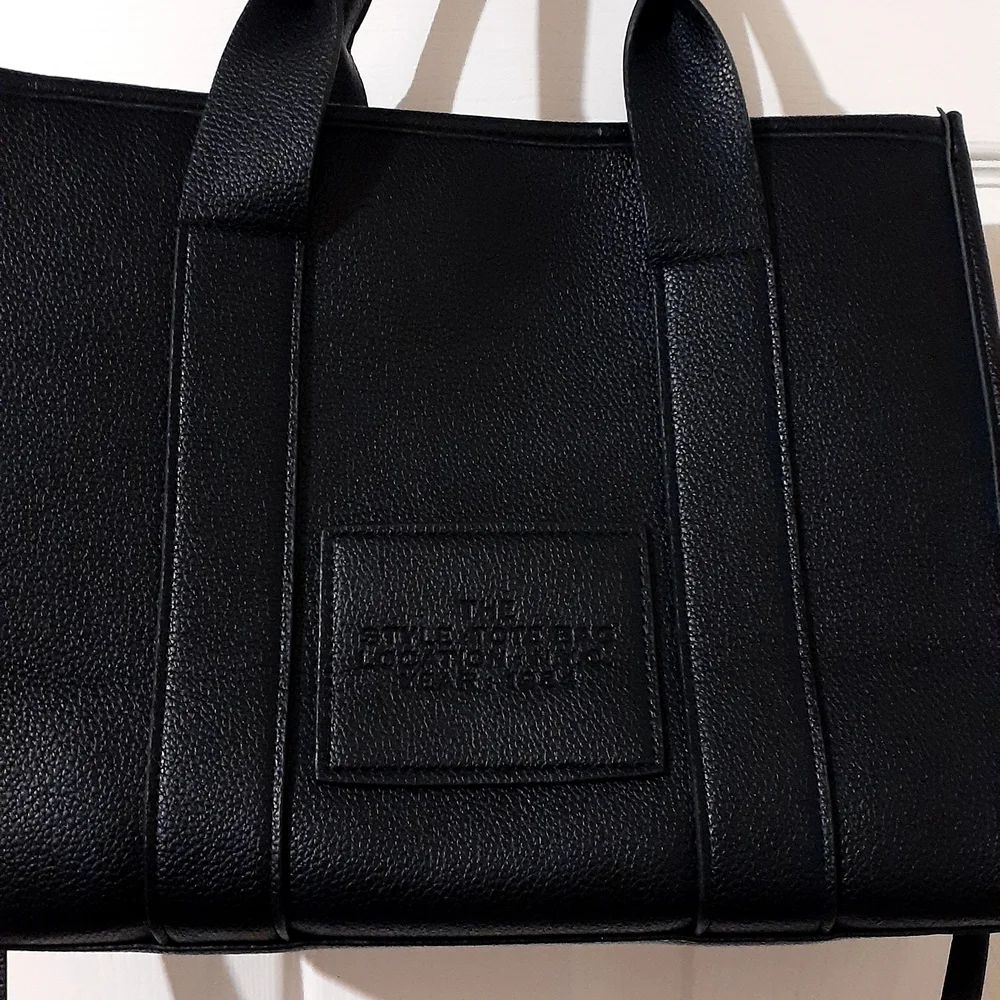 Black Tote Bag - No Name Brand - Picture 10 of 10